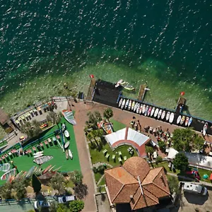 Surf Pier - Montagnoli Group 3*, Limone sul Garda Italia